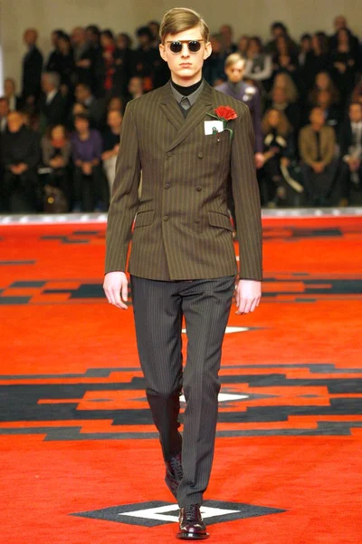 Look 28